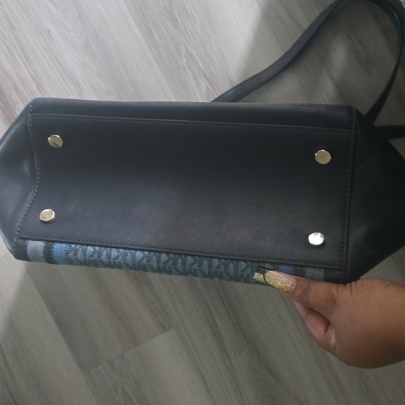 Michael Kors - Picture 2 of 3